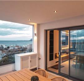 3 bedroom penthouse apartment with pool in Chania town, sleeps 6